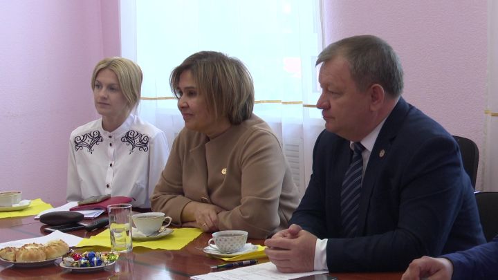 Руководитель республиканского филиала фонда «Защитники Отечества» Гузель Удачина побывала в Нурлате