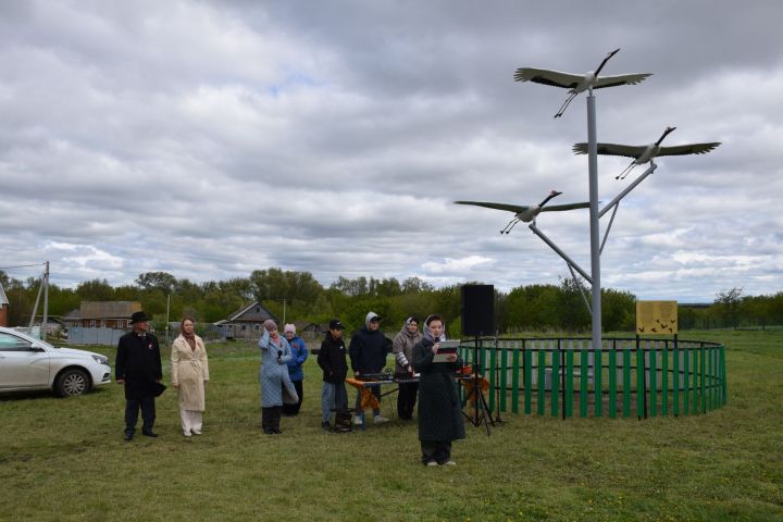 В Нижнем Нурлате в преддверии Дня Победы открыли арт-объект «Журавли»