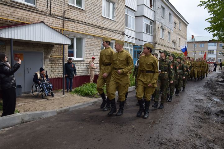 В Нурлате юнармейцы маршем прошли под окнами участника Великой Отечественной войны