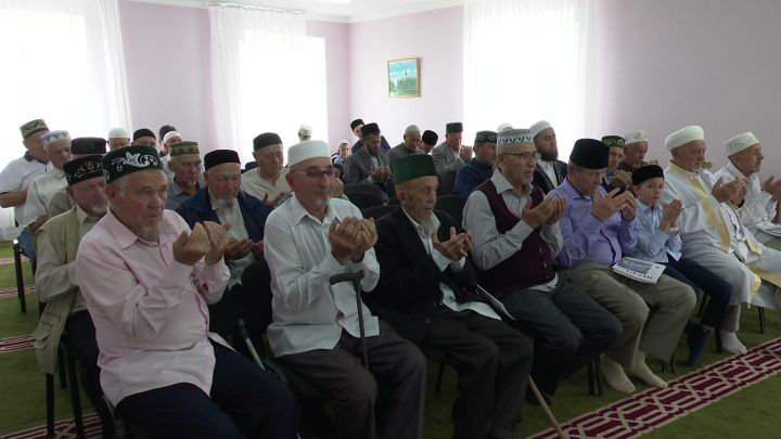Нурлатцы, совершившие хадж, собрались в образовательном центре имени Ахметзаки хазрата Сафиуллина