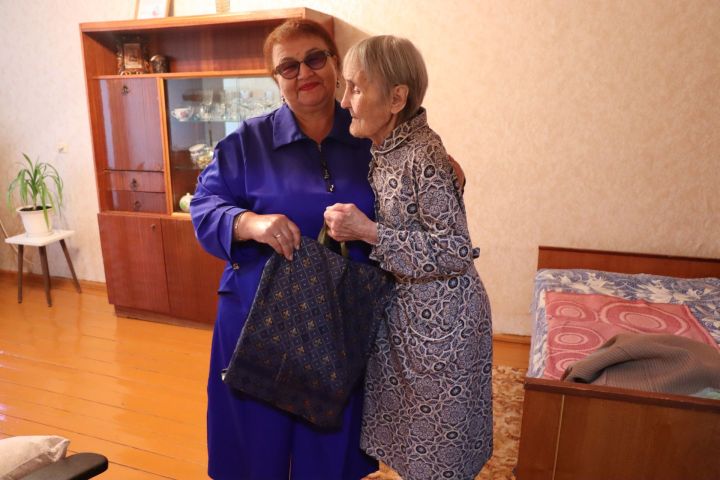 В Нурлате ветеранам журналистики вручили подарки Союза журналистов РТ