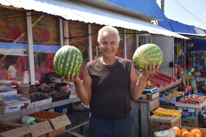 На пороге сезон арбузов: как нурлатцы выбирают самые вкусные ягоды