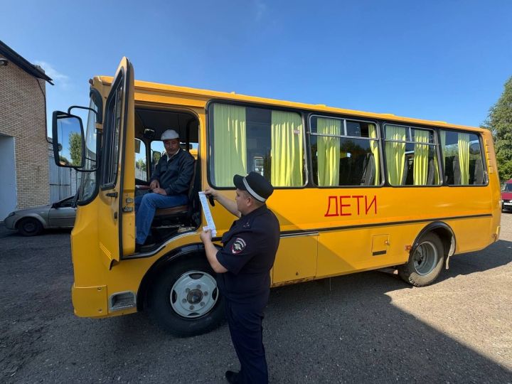 Школьные автобусы проходят тщательную подготовку к новому учебному году