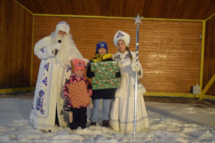 Нурлатцы отметили Старый Новый год в сквере «Театральный»