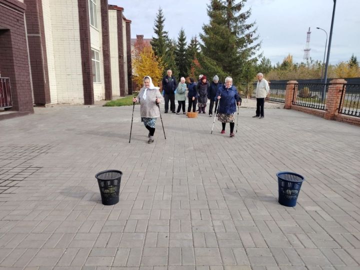 В нурлатском доме-интернате прошли «Веселые старты» для старшего поколения
