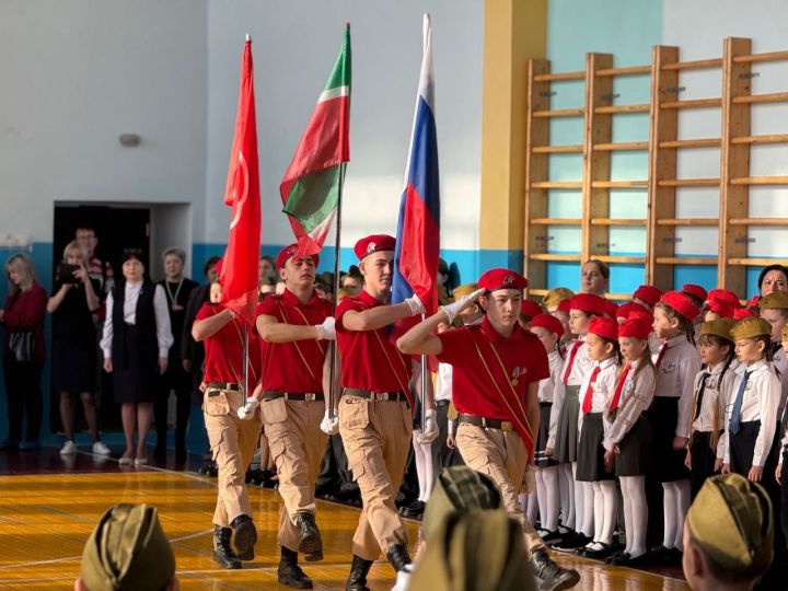 Муниципальный этап смотра строя и песни среди школьников прошел на базе Нурлатской гимназии