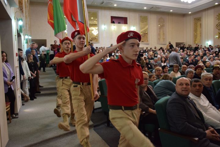 Школьники и студенты Татарстана приняли участие в патриотической акции ко Дню защитника Отечества