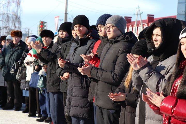 Нурлатцы почтили память легендарного руководителя Габбаса Гиматдинова