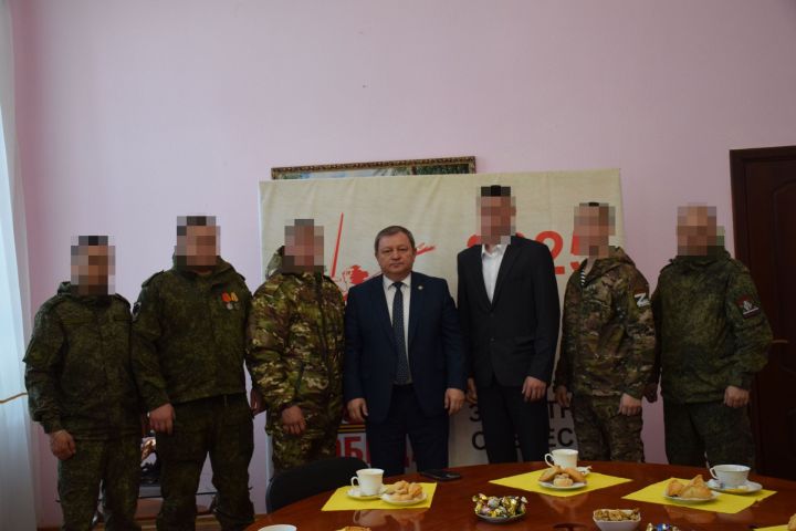 Глава Нурлатского района Дамир Ишкинеев встретился с бойцами СВО, прибывшими в краткосрочный отпуск