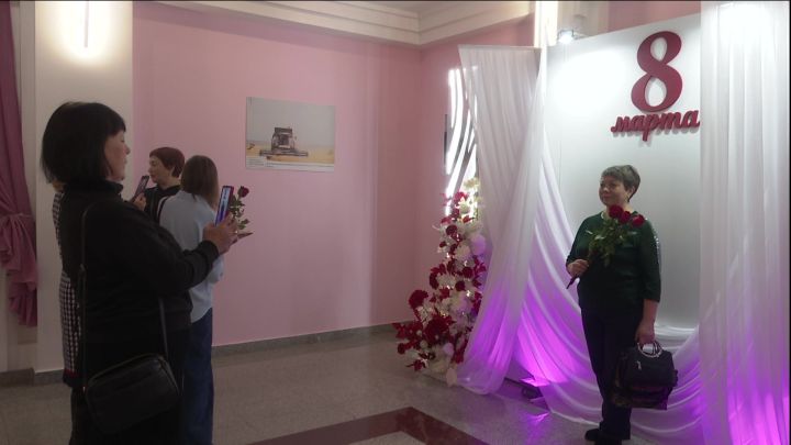 В преддверии 8 Марта во Дворце культуры города Нурлат прошло торжественное мероприятие