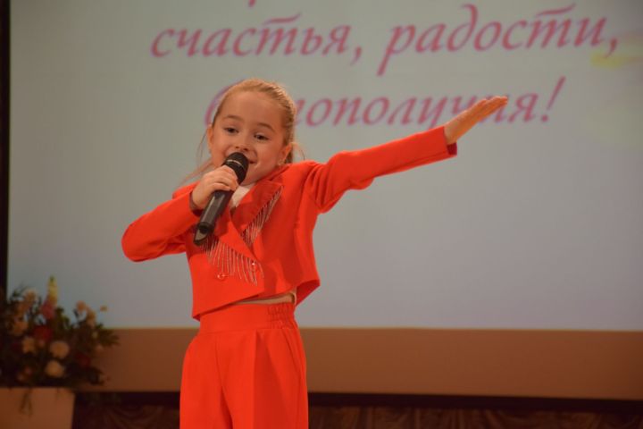 В Нурлате состоялся праздничный концерт в честь Международного женского дня
