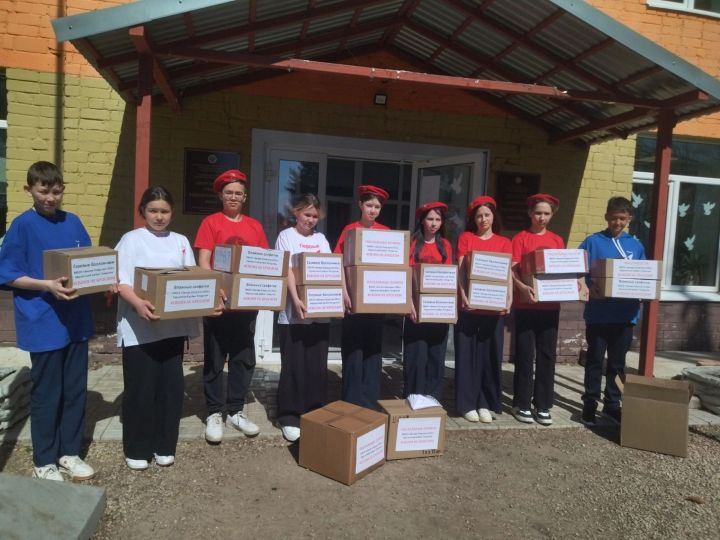 Биляр-Озерская школа собрала гуманитарную помощь для участников СВО