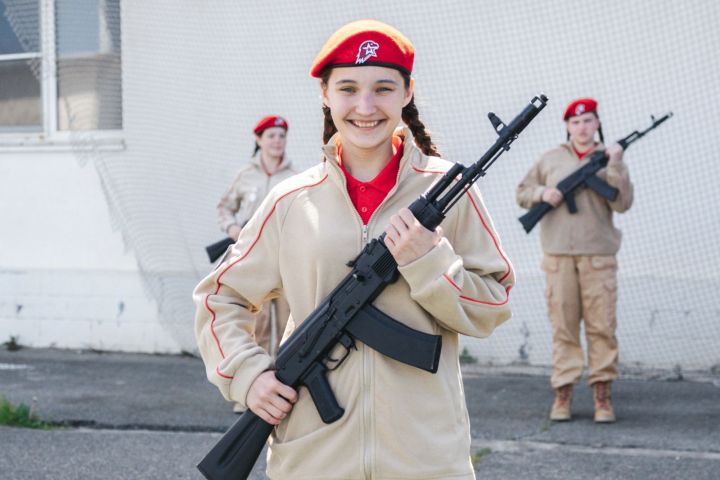 Школьница из Нурлата с честью представила Татарстан на Параде Победы в ВДЦ «Смена»