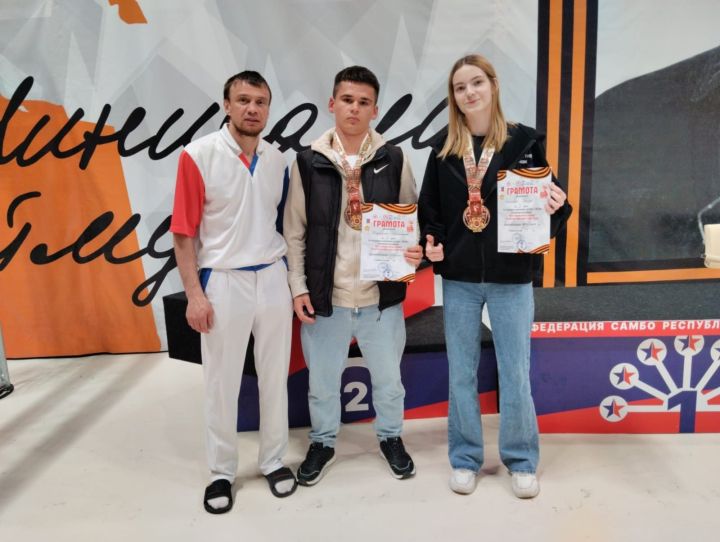 Нурлатские самбисты завоевали медали на Всероссийских соревнованиях в Уфе