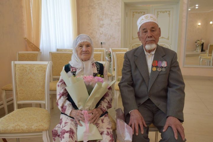 70 лет любви: история семьи Галиевых, отметивших железную свадьбу в Нурлате