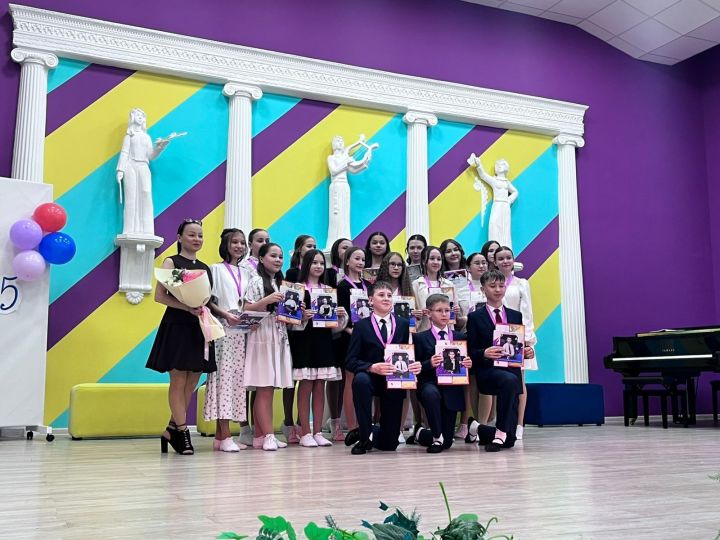 В НДШИ «Сэлэт» состоялся юбилейный выпуск 2025 года