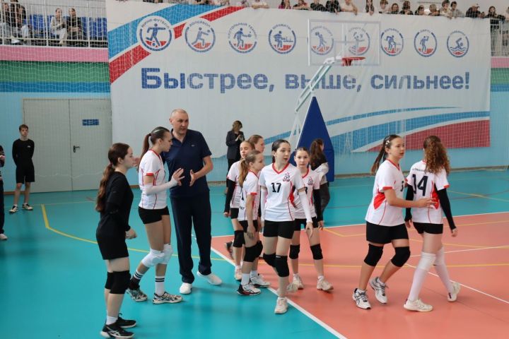 Волейбольный турнир в честь 80-летия Победы собрал лучшие женские команды Нурлата