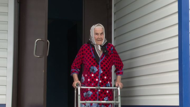 93-летняя Мария Платонова вернулась в свой дом после взрыва