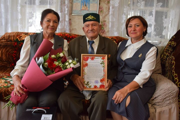 Ветеран труда из Средних Челнов отмечает 90-летний юбилей