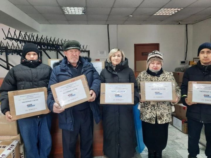 Нурлатские школьники отправили окопные свечи и посылки бойцам