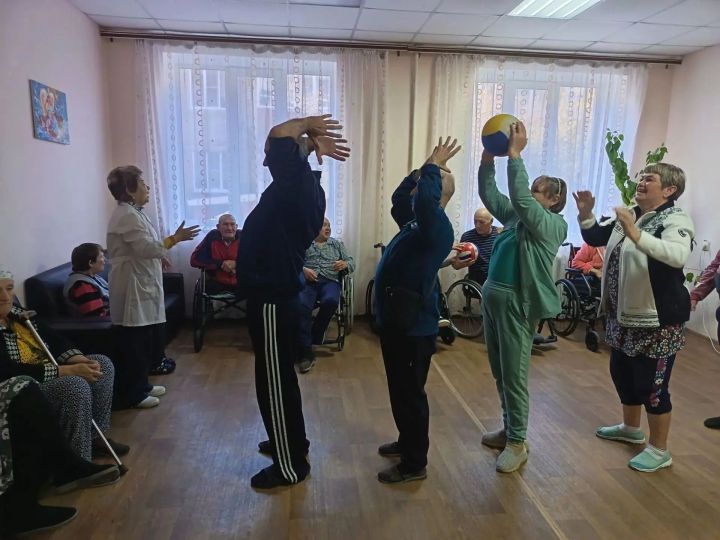 В Нурлатском доме-интернате прошли спортивные состязания для старшего поколения