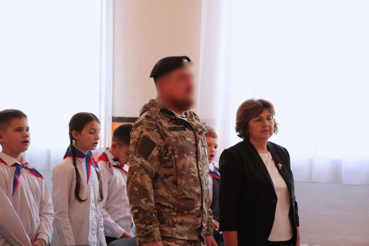 Боец с позывным Золотой провел урок мужества в школе Нурлата