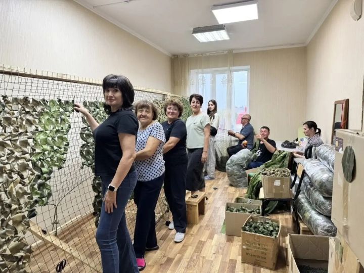 Год работы: волонтеры Нурлата сплели 150 сетей для бойцов СВО