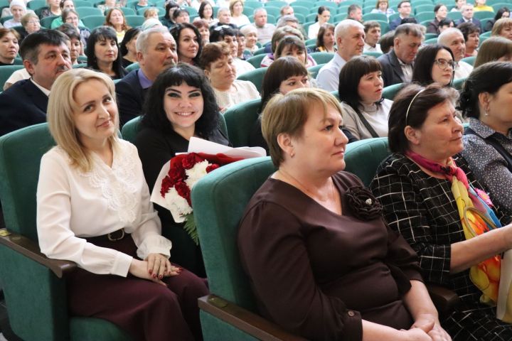 Свет творческих сердец: в Нурлате чествовали работников культуры