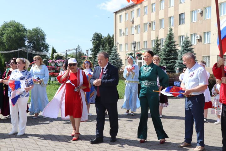 День России в Нурлате отметили масштабным хороводом дружбы
