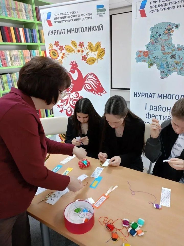 В Нурлате подростки сплели в брошах узоры двух культур