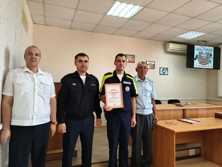 Нурлатские автоинспекторы отмечают профессиональный праздник