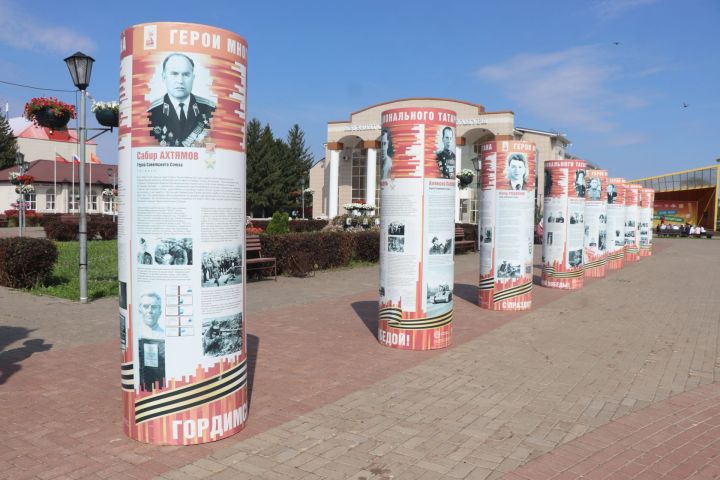 В Нурлате заработала уличная выставка «Герои многонационального Татарстана»