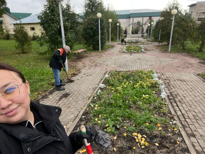Волонтёры Нурлата провели субботник в сквере «Дуслык»
