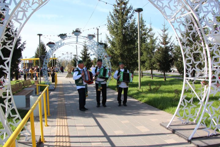 В Нурлате открылся обновленный сквер «Привокзальный»