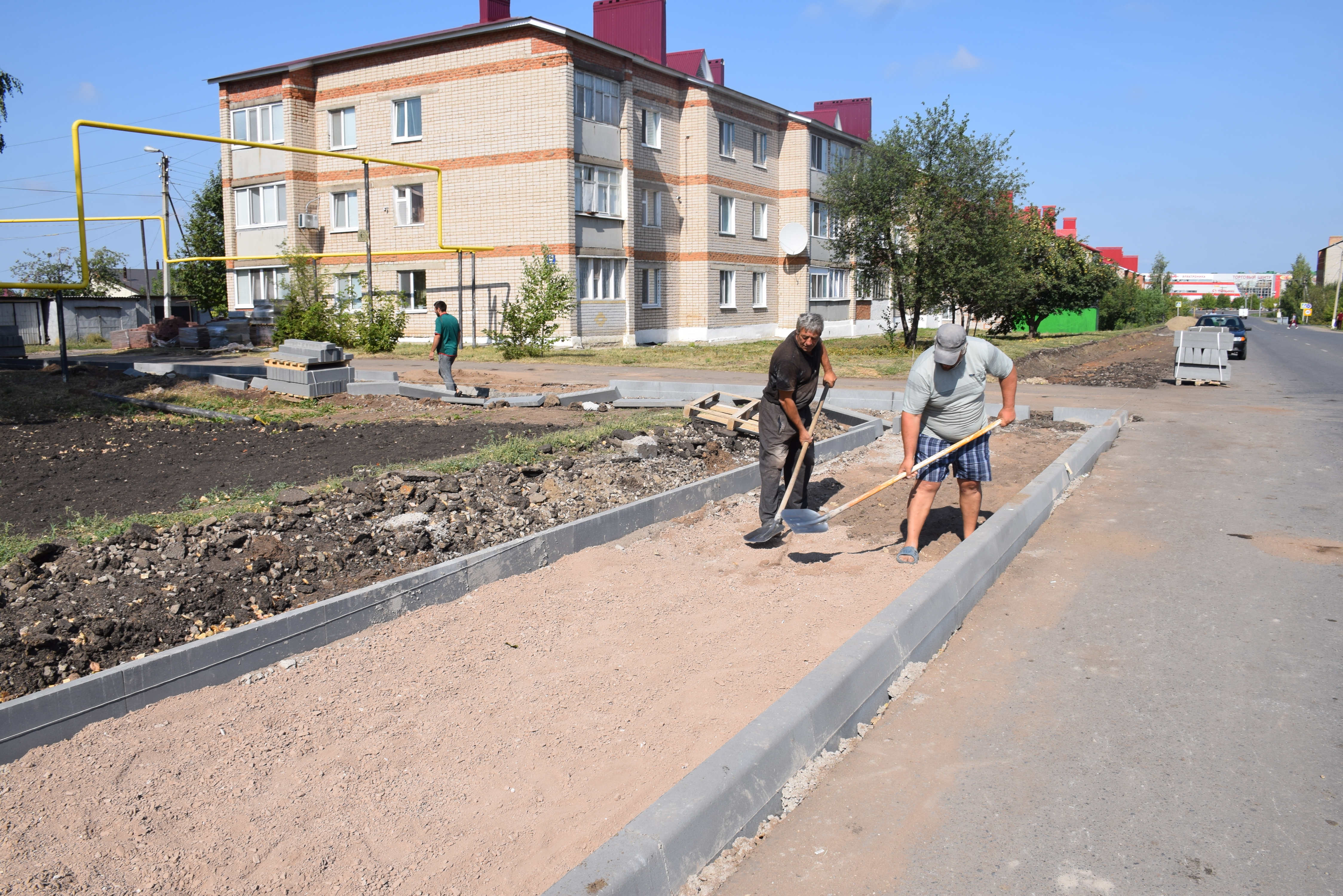 Строительство тротуара. Стройка тротуара. Новый тротуар по программе наш двор.