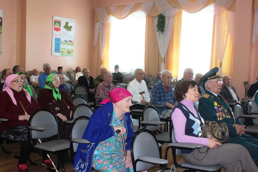 В Нурлатском доме-интернате прозвучали песни военных лет