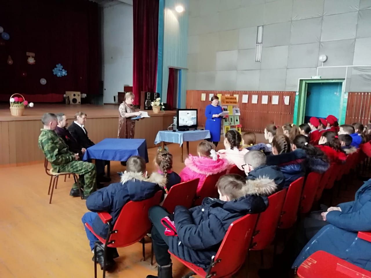 В Биляр-Озерском СДК прошёл патриотический час "Время выбрало нас"