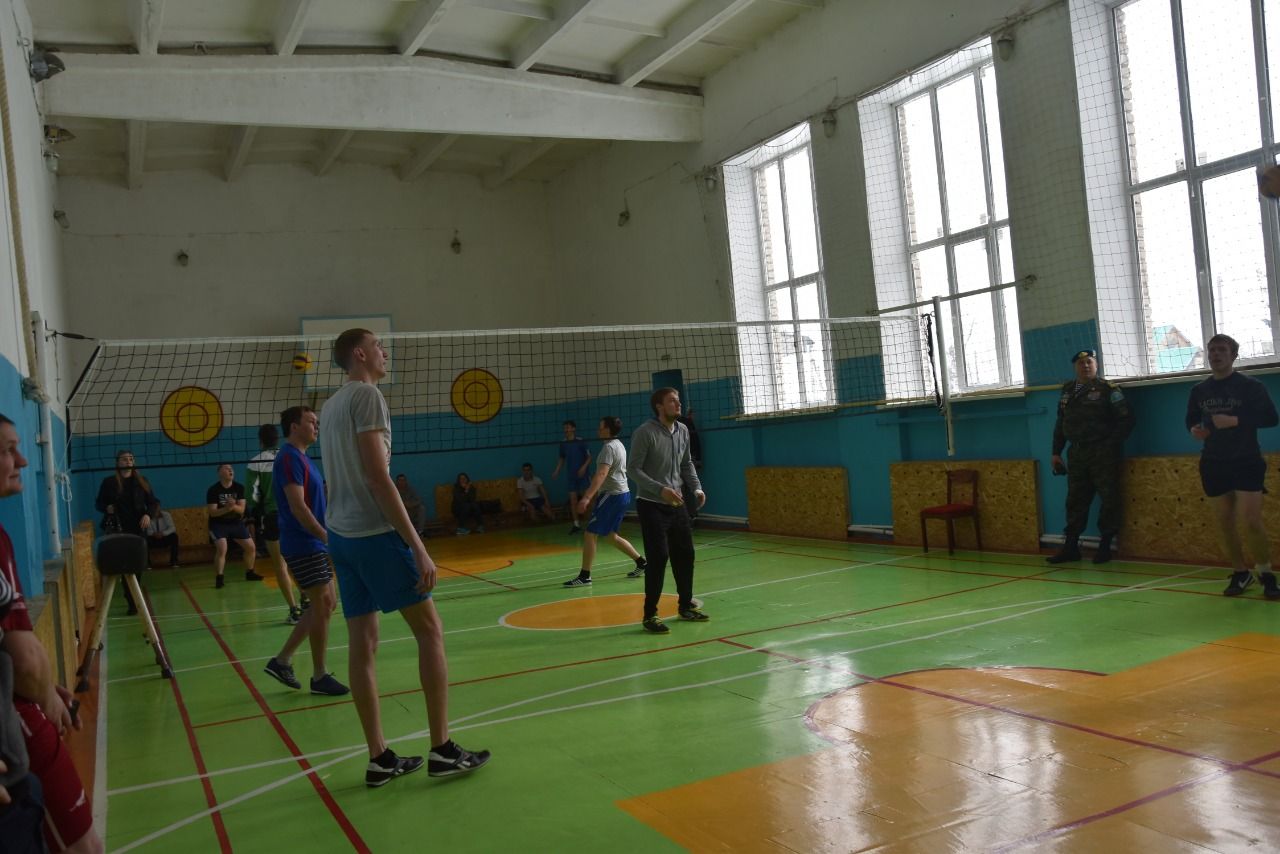 В Тюрнясеве впервые проходит турнир по волейболу памяти воина-интернационалиста Александра Андронова