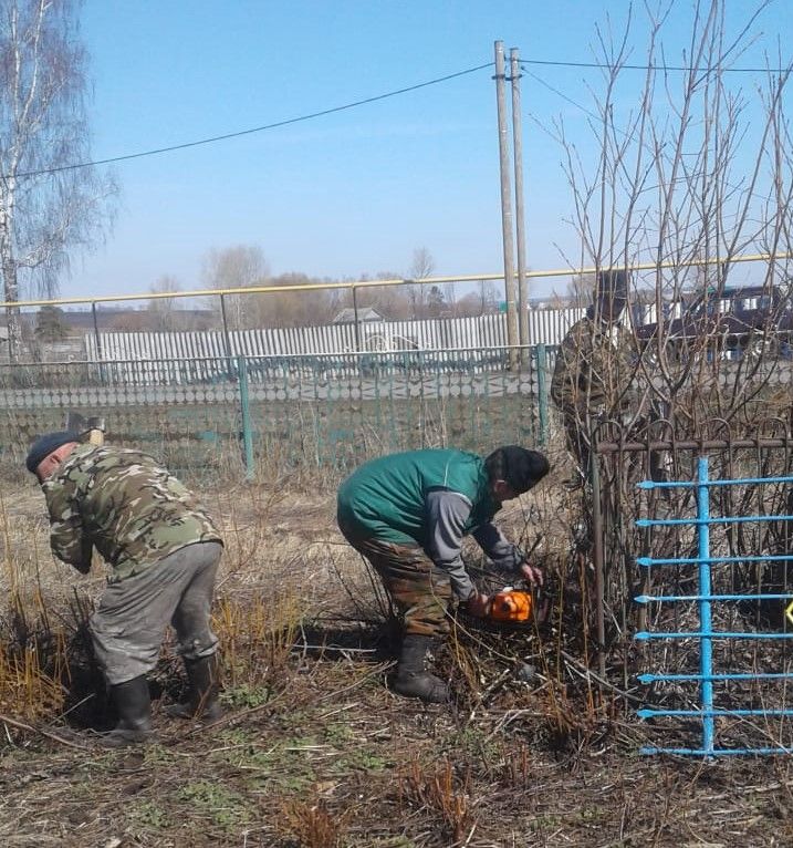 В Староальметьевском сельском поселении идут субботники в рамках санитарно-экологического двухмесячника