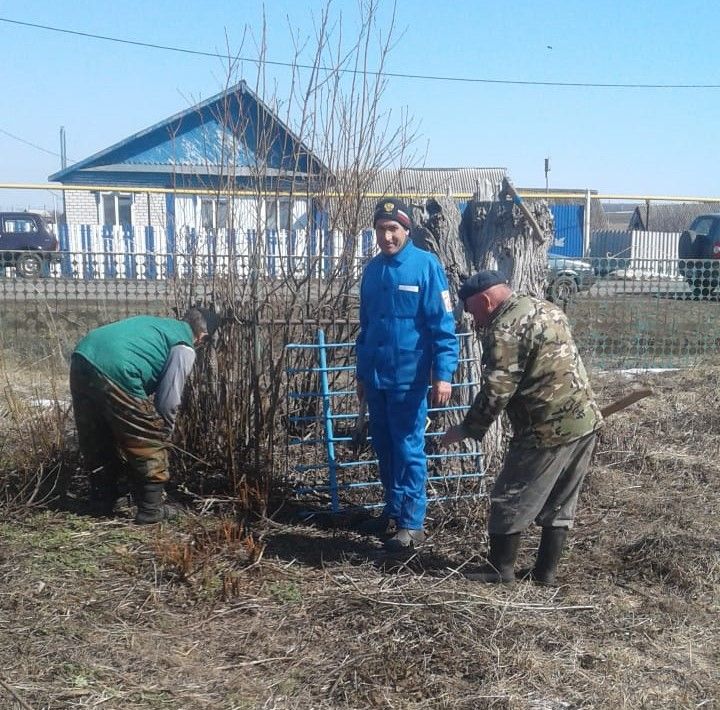 В Староальметьевском сельском поселении идут субботники в рамках санитарно-экологического двухмесячника