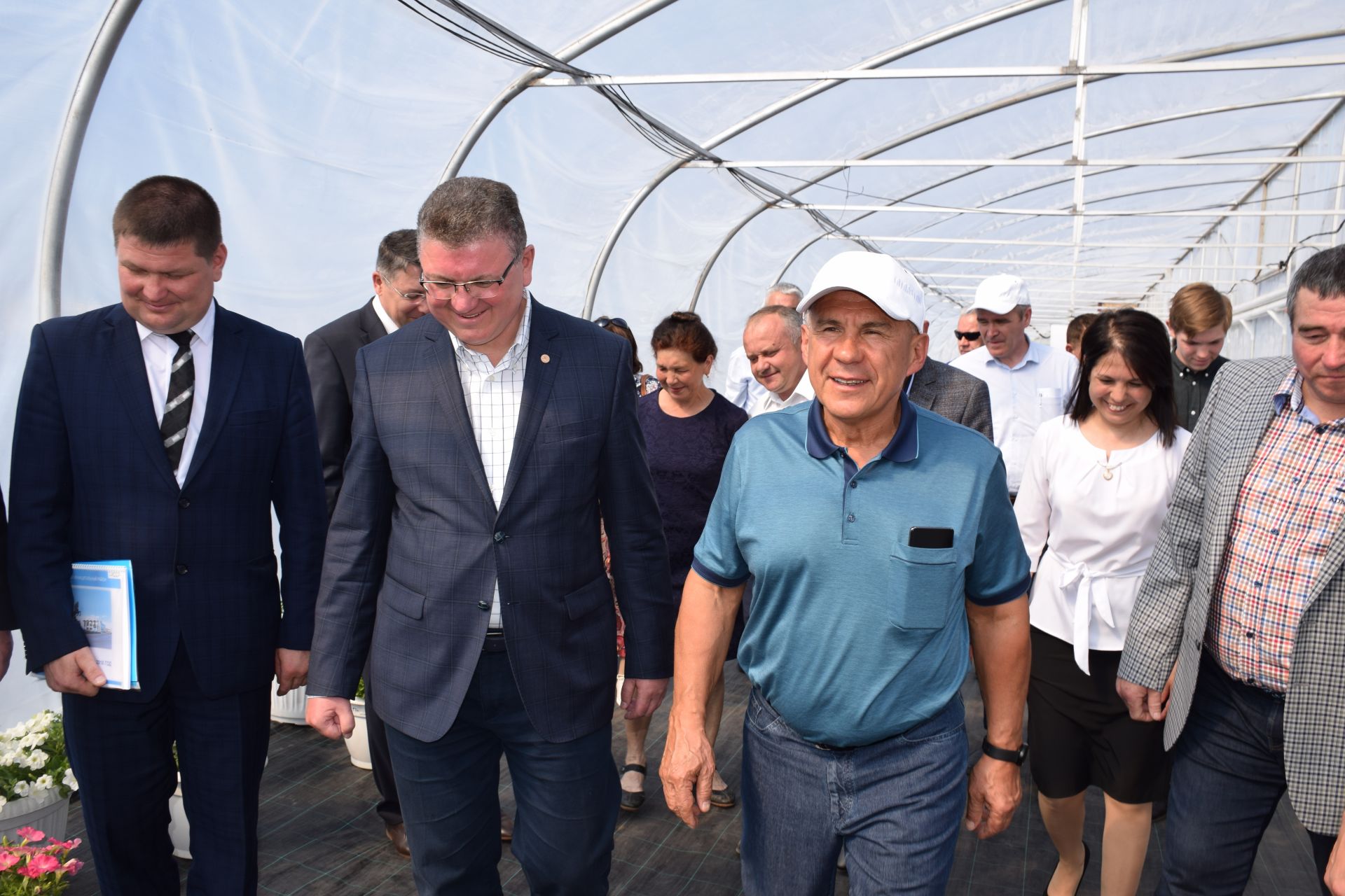 Президент Татарстана ознакомился с ходом весенне-полевых работ в хозяйствах Нурлатского муниципального района