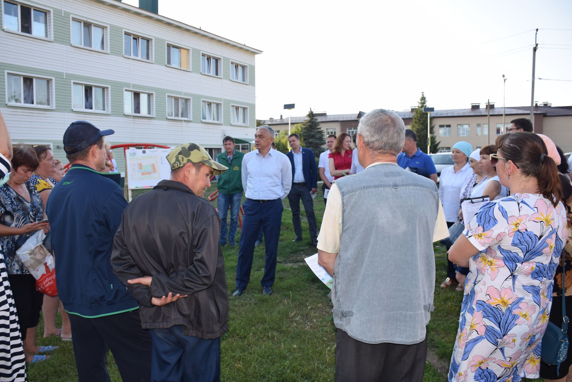 В Нурлате прошла первая встреча в рамках проекта «Наш двор»