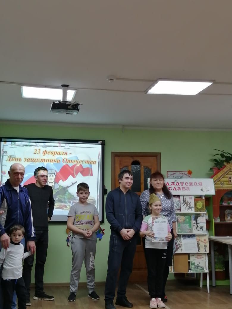 Читатели Нурлатской детской библиотеки вместе с родителями соревновались в семейной эстафете