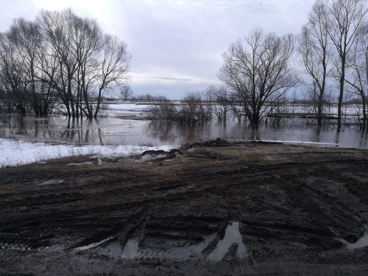 ГИБДД предупреждает автолюбителей,  жителей города Нурлат и Нурлатского  района  о поднятии уровня воды