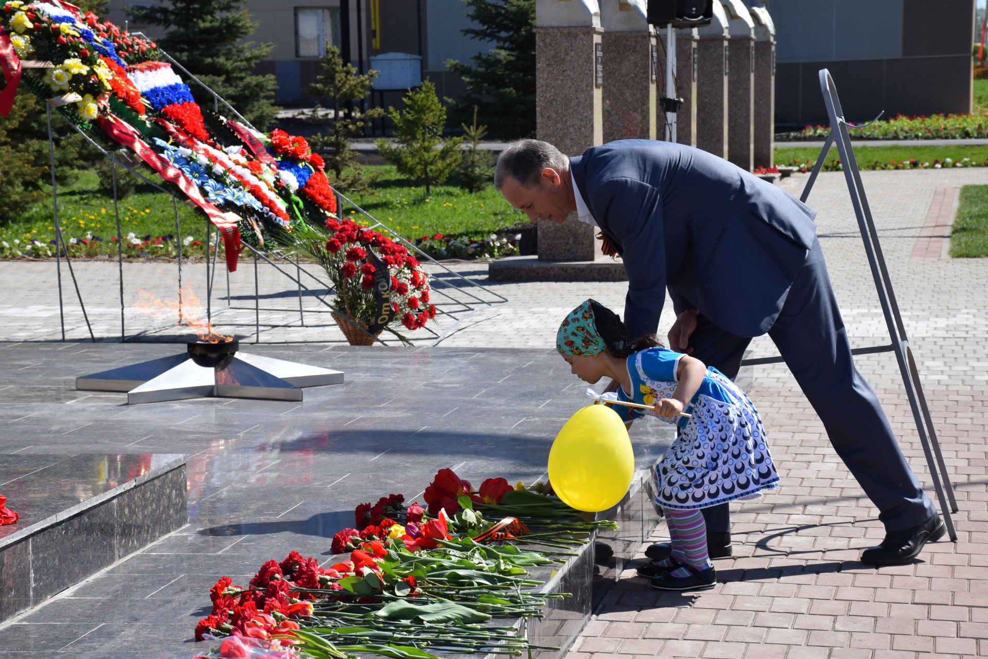 Дети у вечного огня картинки