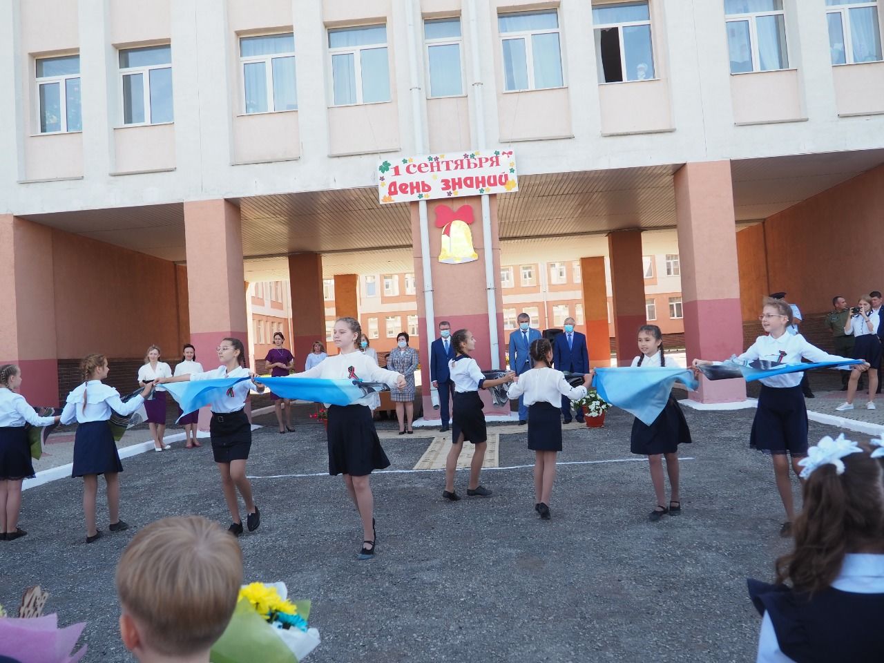 В школах Нурлата прошли торжественные линейки, посвященные Дню знаний