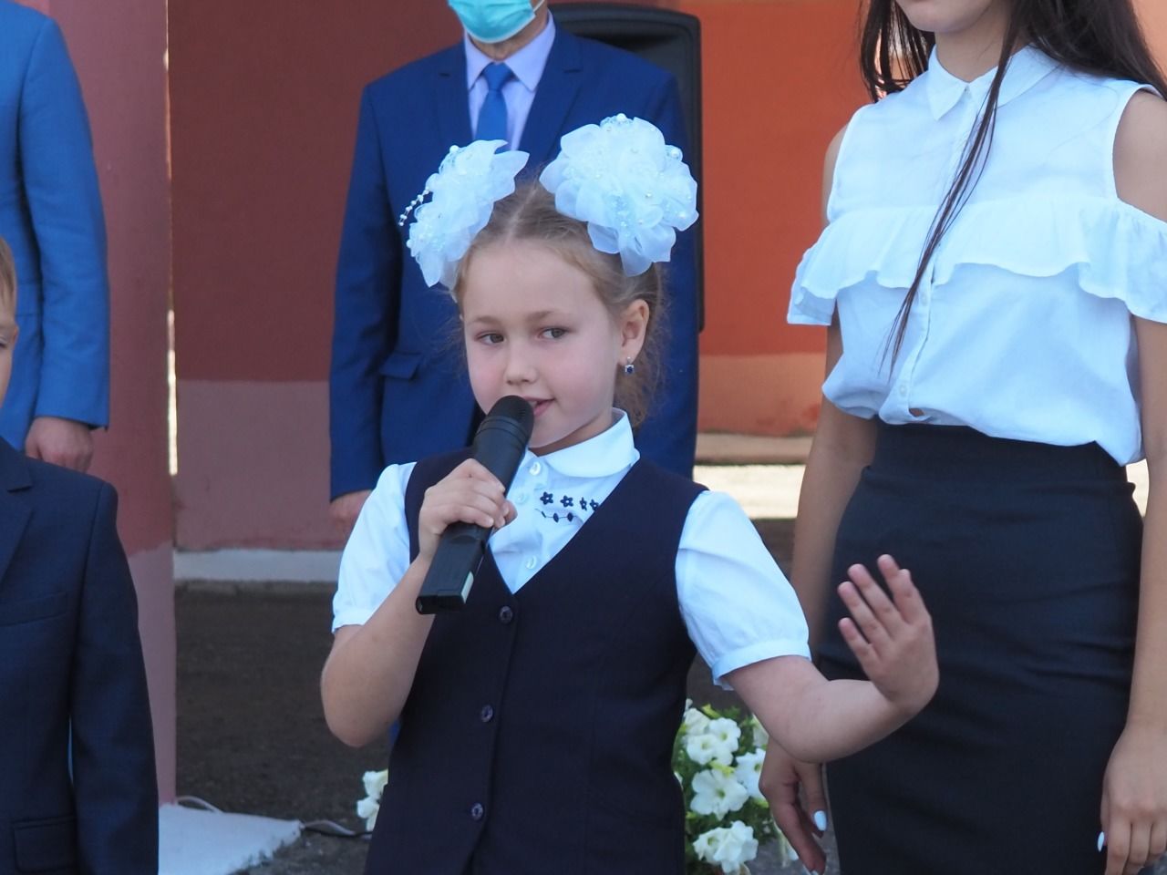 В школах Нурлата прошли торжественные линейки, посвященные Дню знаний