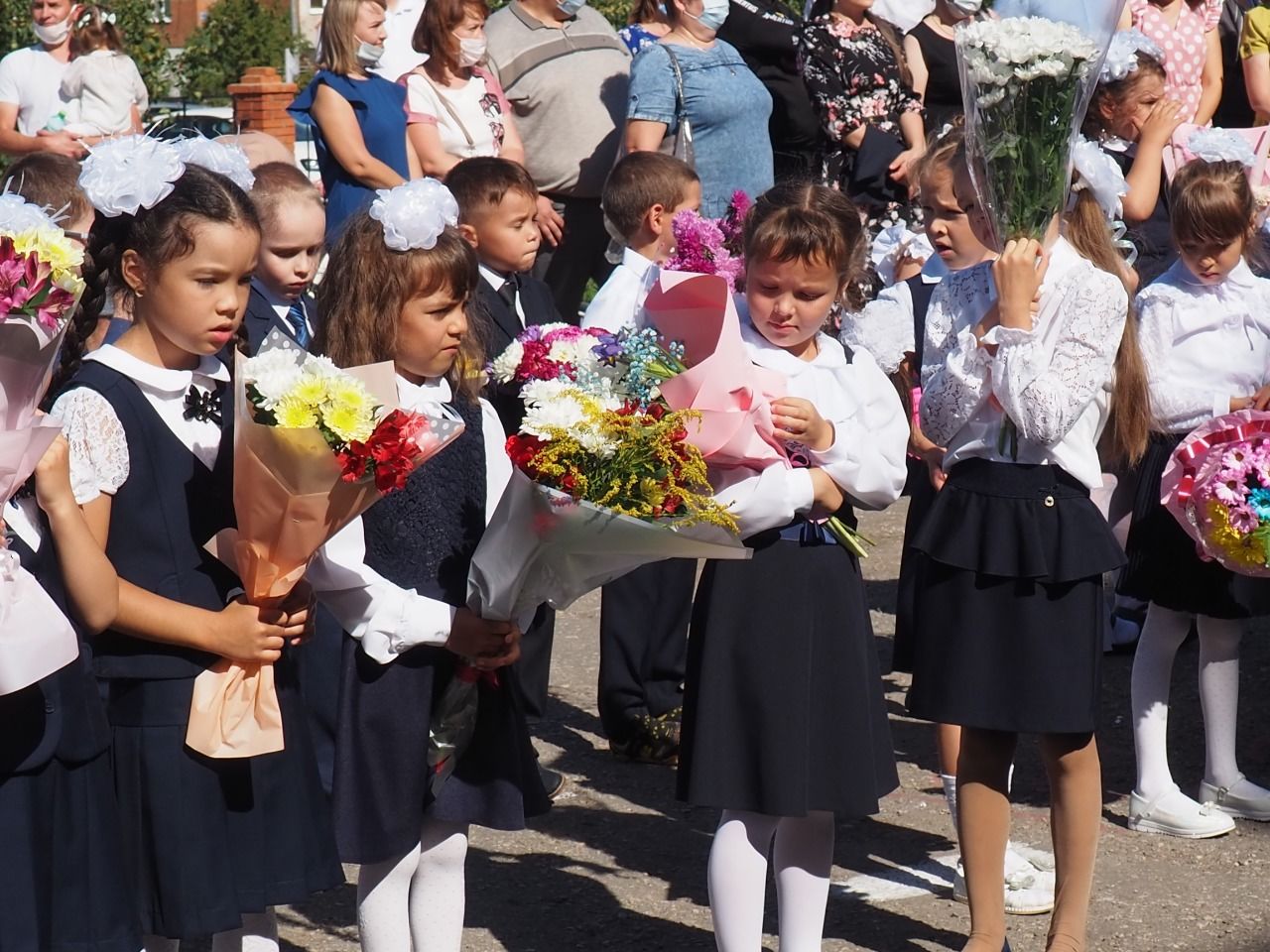 В школах Нурлата прошли торжественные линейки, посвященные Дню знаний