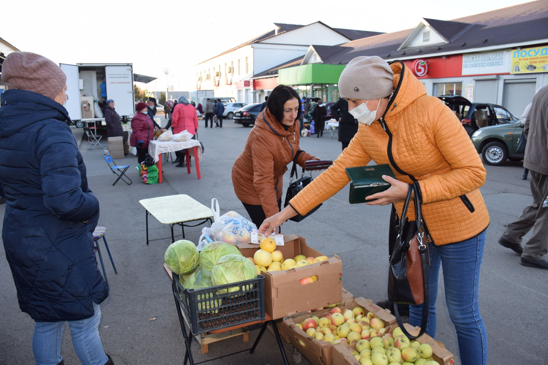 Широкий ассортимент сезонной продукции представили на сельскохозяйственной ярмарке в Нурлате