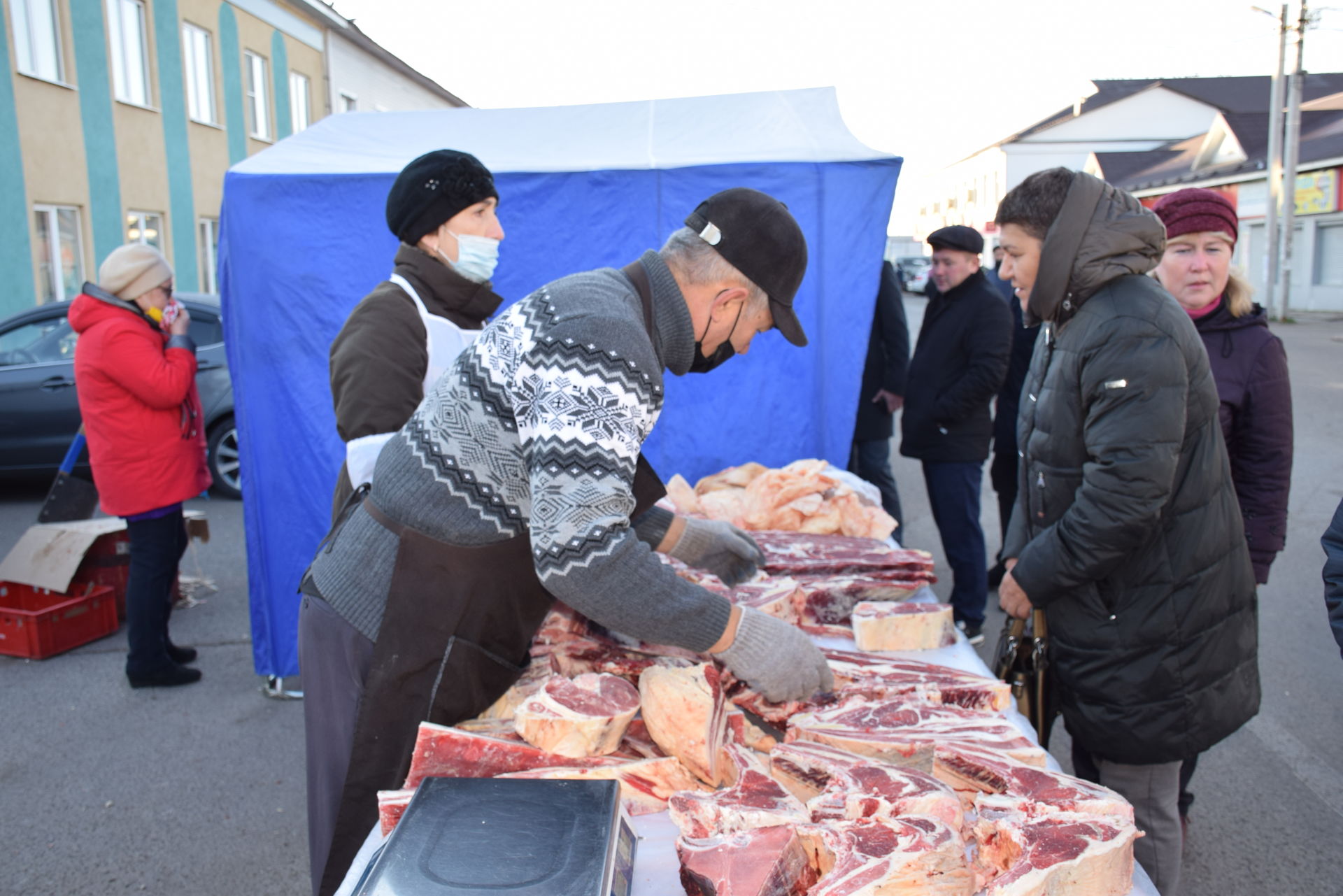 Широкий ассортимент сезонной продукции представили на сельскохозяйственной ярмарке в Нурлате